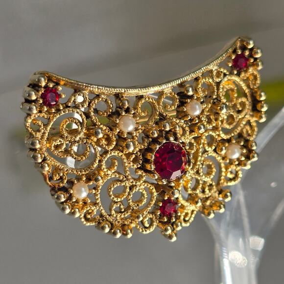 J Jonet Vintage Brooch Women's Gold Tone Filigree Ruby and Pearl Accents Glam - Picture 3 of 9